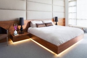деревянная кровать с подсветкой